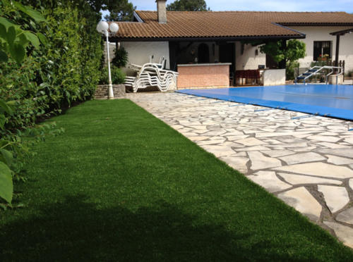 bord-de-piscine-gazon-artificiel