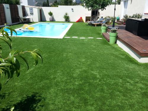 bord-de-piscine-gazon-synthetique