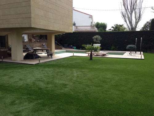 bord-piscine-gazon-synthetique