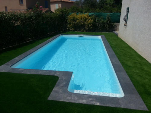 bords-de-piscines-gazon-synthetique