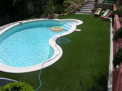 bords-piscine-pelouse-synthetique