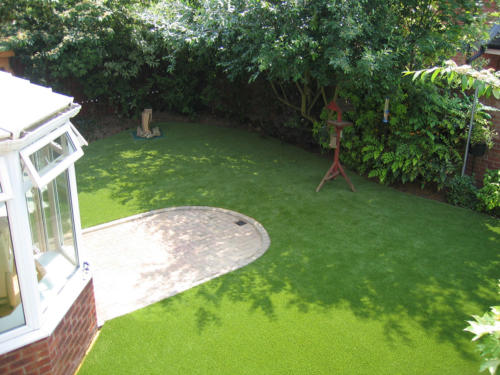 espace-jardin-gazon-synthetique