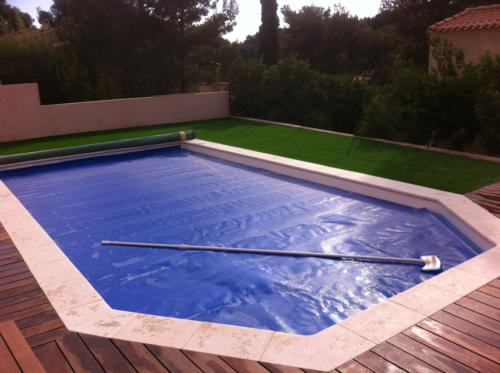 espaces-verts-bords-de-piscine-pelouse-artificielle