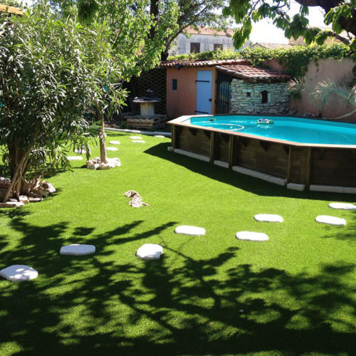 espaces-verts-et-bords-de-piscine-pelouse-synthetique