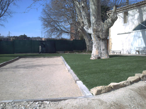 gazon-synthetique-jardin