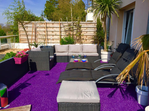 gazon-synthetique-terrasse-violet