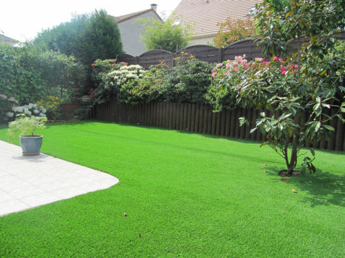 jardins-avec-pelouse-synthetique