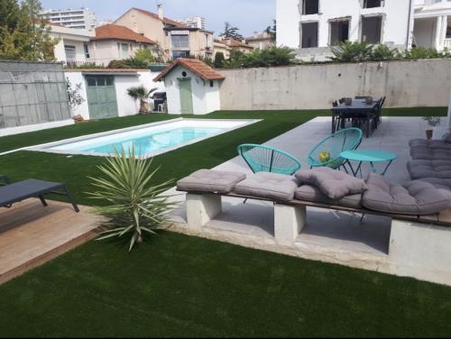gazon-piscine-terrasse-exterieur